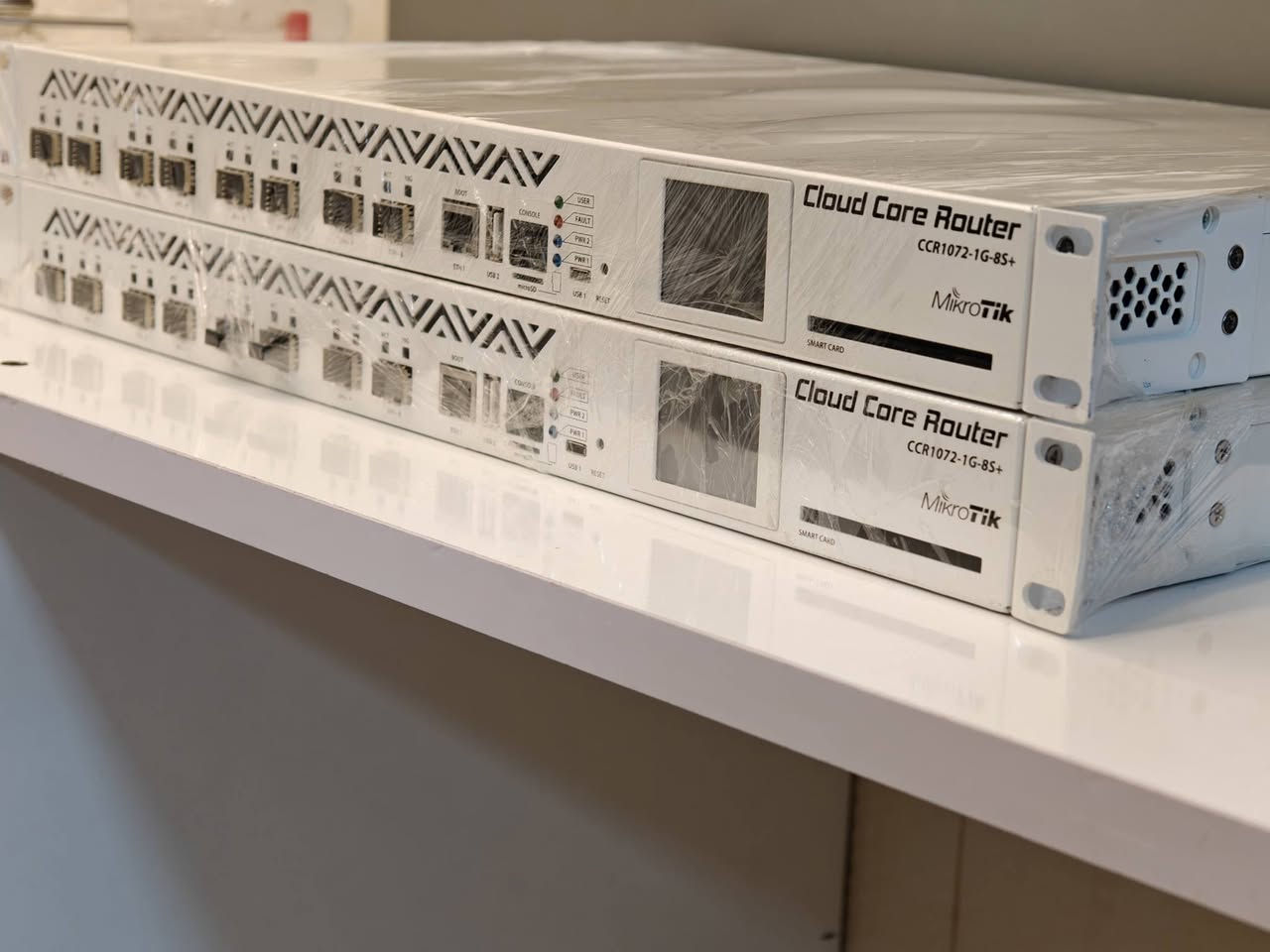🔥 متوفر لدى مجموعة الصافي 🔥

📡 MikroTik Cloud Core Router – CCR1072-1G-8S+
السعر  مليون و 800  👉👉👉👉👉👉 

إذا تبحث عن راوتر احترافي للشبكات الكبيرة ومزودي خدمة الإنترنت، الـ CCR1072 يوفر أداء قوي واعتمادية عالية، ومصمم للتعامل مع أحمال الشبكات الكبيرة.

⚡ أبرز المواصفات:
🔹 معالج Tilera بـ 72 نواة
🔹 ذاكرة 16GB ECC RAM
🔹 عدد 8 منافذ SFP+ بسرعة 10Gbps
🔹 منفذ Gigabit Ethernet
🔹 ذاكرة تخزين 128MB NAND
🔹 شاشة LCD Touchscreen
🔹 نظام تشغيل MikroTik RouterOS
🔹 مزودا طاقة قابلان للتبديل Hot-Swap لزيادة استمرارية التشغيل
🔹 تصميم احترافي 1U Rackmount

مناسب جداً لـ:
🏢 الشركات والمؤسسات الكبيرة
🌐 مزودي خدمات الإنترنت ISP
🖥️ مراكز البيانات
🔐 الشبكات الاحترافية ذات الأحمال العالية

جهاز قوي لمن يحتاج إلى أداء واستقرار حقيقي في إدارة الشبكات.

📍 مجموعة الصافي للإستفسار والتواصل *********** واتساب توجد خدمة توصيل خلال 24 ساعة
