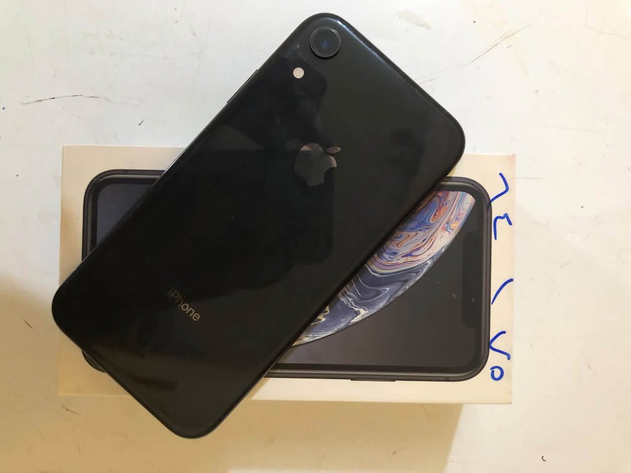 ايفون XR كامل ملحقات مكفول من زلغ سعره 140

