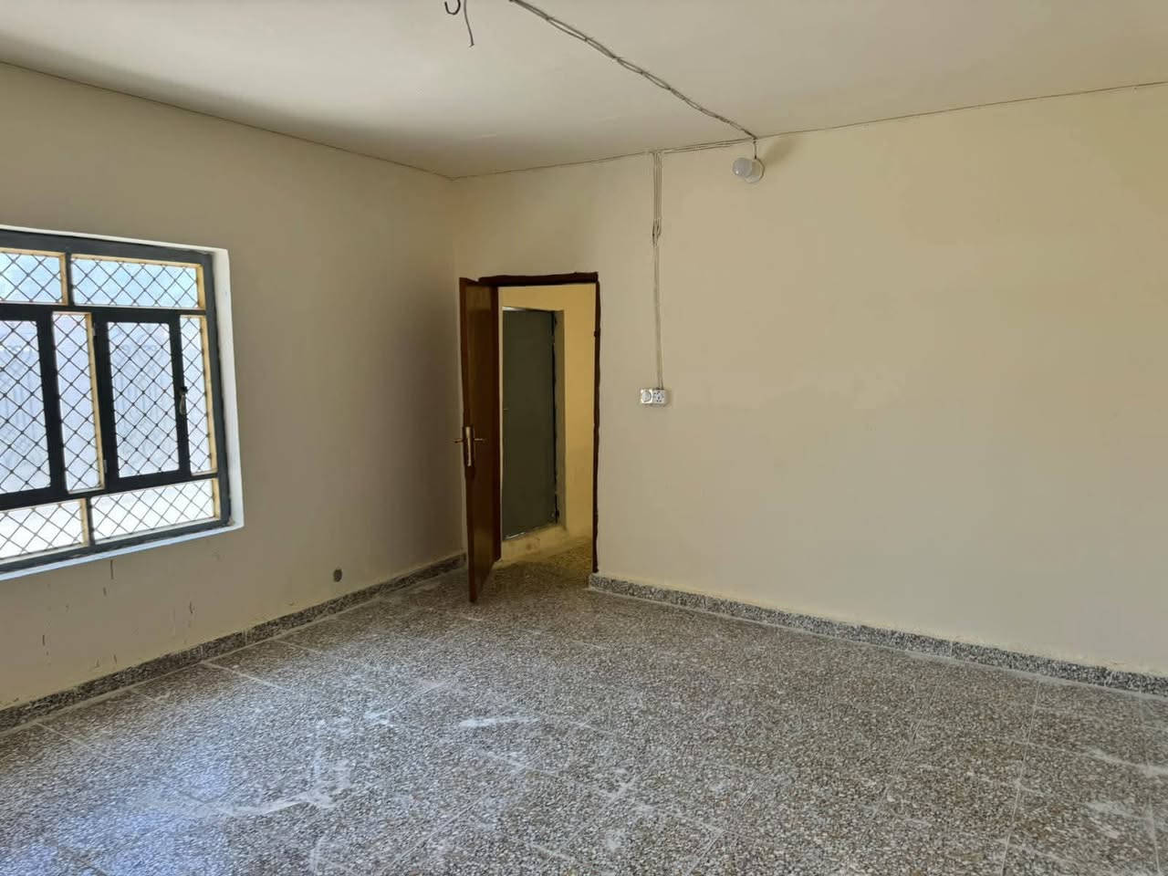 🏡 #دار #للأيــــــــــجار  تجاري يصلح صالون عياده الدكتور على الشارع مباشره او سكن عائله صغيره 
​ #تابع #الصفحه وشاهد جميع العروض الدور الجديده داخـــل الصفحه 
​ الموقع: الحلة //  بل بكرالي الاولى مقابل التجاري 
​العدد​ غرفة نوم  2   //  ​صالة   //   هول.   // مطبخ     //مجمع صحي   //    وطارمـه

​#نــــستــقــبل #جميـــــــــع #عــــــروض #كـم #العــــقـاريـــه 💰 السعر:    375   // عبر واتساب فقط 
​📞 للتواصل والاستفسار: مكتب علي التميمي العقارات     ***********    عليه واتساب فقط 
​#دار_للايجار #دار_للبيع #عقارات_بابل #الحلة_العراق //ملاحظه الرابط الواتساب داخل الصفحه

