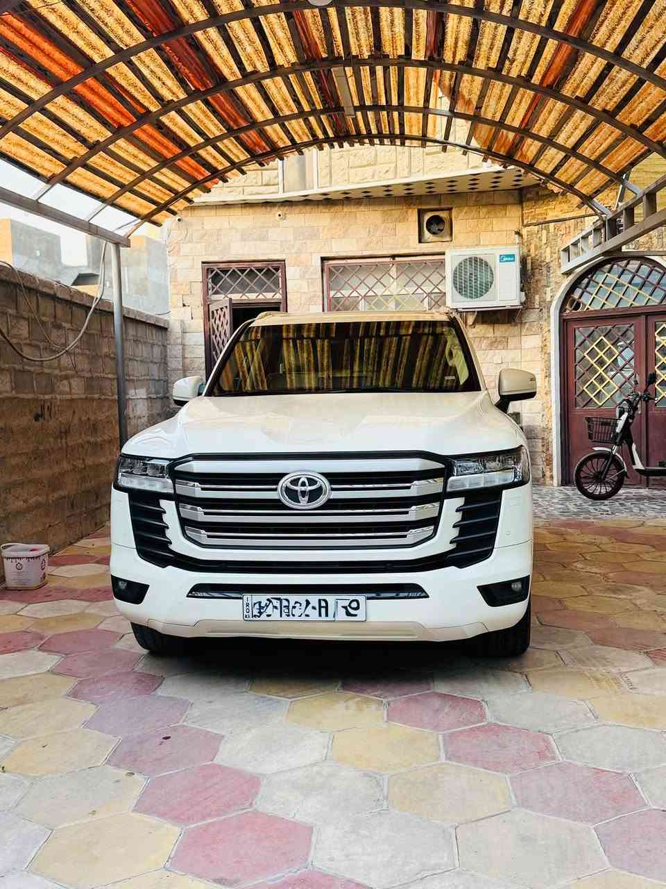 السلام عليكم
تيوتا لاندكروز  Gxr ساز V6
ضمان تيوتا العراق
موديل 2022 وضع الشركة
المواصفات / فول 
كشنات جلد
تطبيق 3 شاشات
شاحن لاسلكي  
حساسات امامي خلفي 
تبريد تدفئة كشنات 
جنط كهرباء 
محرك 6 سلندر 4000 تنفس طبيعي 
كشنات كهرباء 
سلايد
بصمة تشغيل 
بصمة ابواب
 وبقية المواصفات معروفه
السياره جديده وكل نقص مابيه وضع شركه
رقم أربيل الجديد باسمي تحويل مباشر
السياره  كفالة عامه
السعر( 61000 ) $ 
مكان السياره كربلاء
وباقي تفاصيله وسوناره بالصور 
تفاصيل اكثر 

***********
