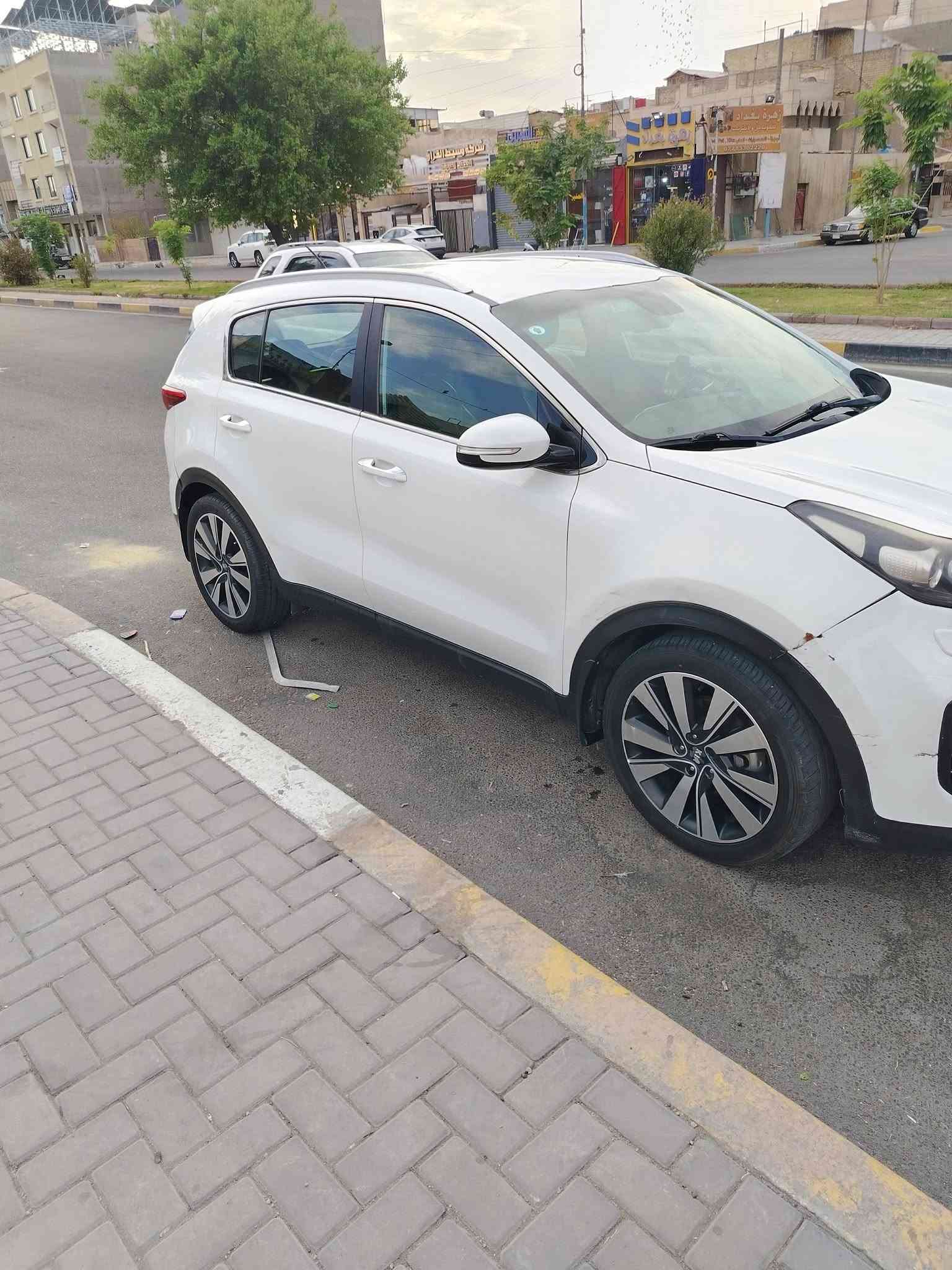 السلام عليكم اسبورتج خليجي ٢٠١٨ مكينة ٢٠٠٠ دوش سيارة حلوة َماشية ١٦٢ الف بيهة بعض الملاحظات حسب ما موضح في السونر سيارة جاهزة تحويل ثاني يوم مكان السيارة شارع فلسطين ساحة بيروت السعر ١٦٠ $ اتصال على الرقم ***********
