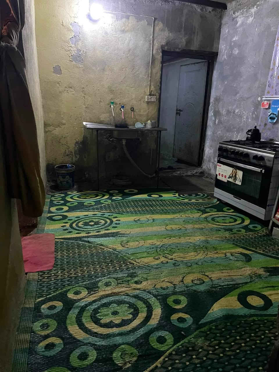 السلام عليكم بيت للبيع مكاني زعفرانية شارع المعهد خلف المنصة مساحت البيت ٢٥٠ يتكون البيت من غرفة نوم واستقبال  حمام  ومطبخ ومخزن البيت ويامحل مساحت المحل ٣ب٣
وية البيت ترك خارجي مساحتة مترة ونص للستفسار ***********
