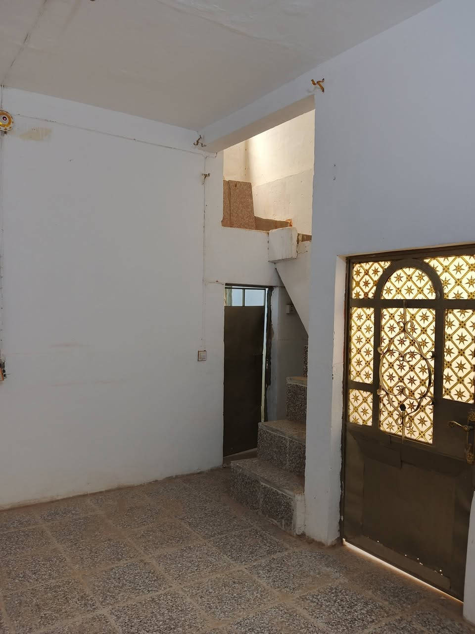 بيت للبيع قطاع ٨٤
مساحه ١٠٠ متر طابق واحد 

بناء شيلمان نظيف جداً 

موقع مميز خلف سايدين الشريط 

غرفه وصاله ومطبخ وستقبال 

وصحيات داخليه وخارجيه ومكشوفات 

السعر ٩٧ مليون مع مجال 

ملاحظه البيت حاليا فارغ 

للاستفسار مكتب أبو علي الخالدي  للعقار

موقع المكتب حي ميسان شارع كيات قبل تقاطع شارع بوريات 

او الاتصال على الرقم التالي

***********

***********

***********
او متابعه صفحة ابو أبو علي الخالدي  كل عروض حي ميسان
