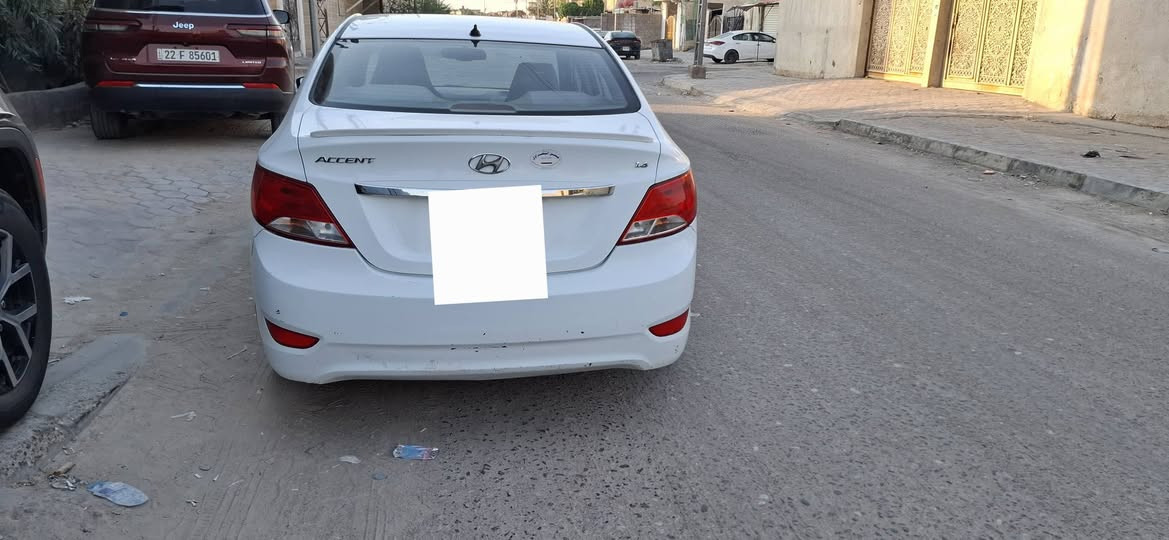 هونداي اكسنت موديل 16 خليجيه مكينه وكير كفالة فول ١٦٠٠ مواصفات على وضع الشركة سياره جديده السيارة بصرة فتحه سقف شاشة كاميره خلفية كهربائيات كله شغاله بيها دوسه صبغ فقط وباقي كفاله السعر ٩٩   للاستفسار اتصل واتساب ***********

