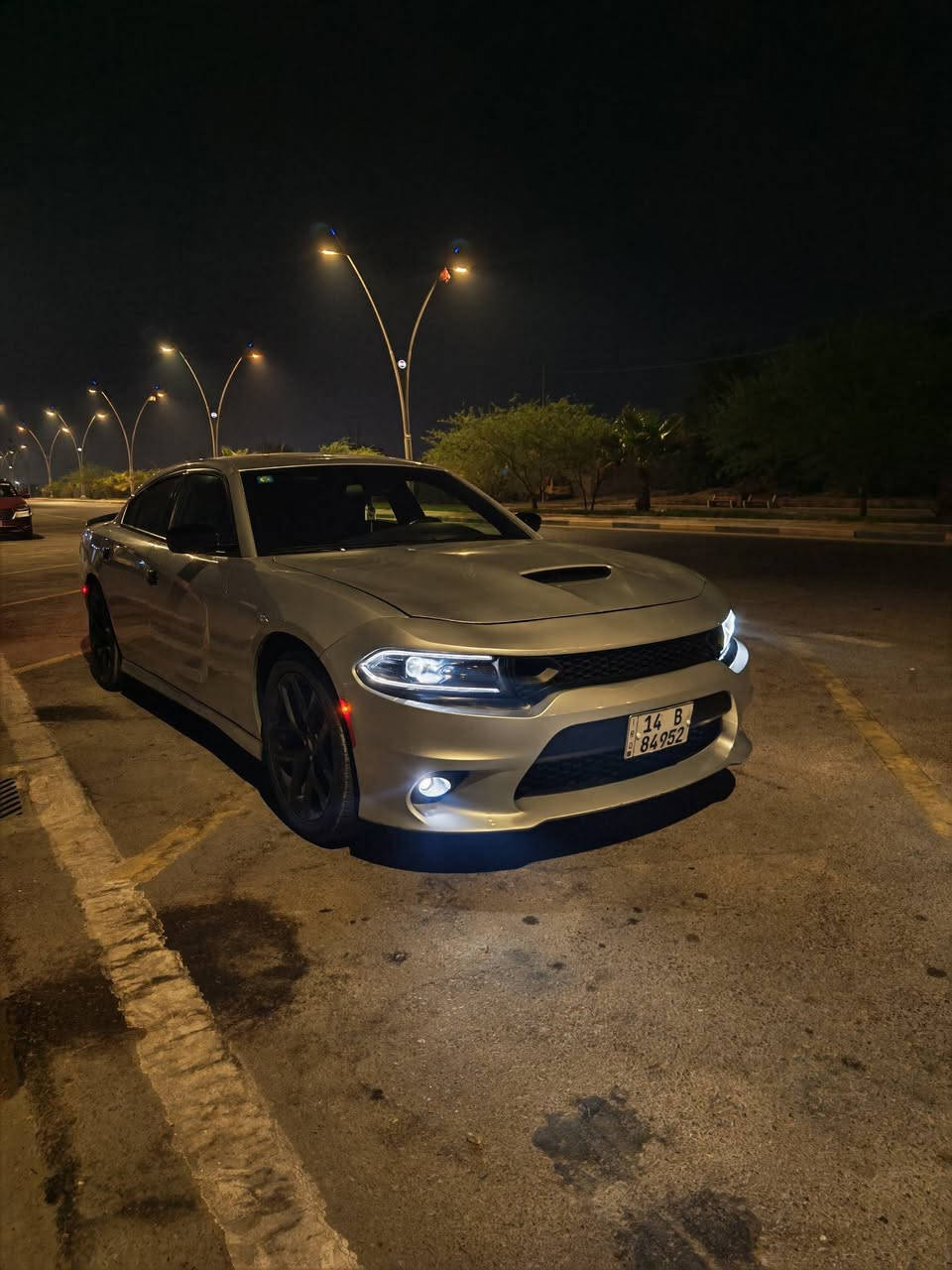السلام عليكم 
دوج جارجر 2023 Sxt اصل الاصدار الاخير
البدي كفاله عامه وصور الحادث موضحه بالصور دعاميه اماميه فقط
سياره جديده وبعدهي ع وضع الشركه ماشيه 50 الف ميل  جاهزه من كلشي 
محرك 3600 تو ويل
رقم بصره تحويل سنويه لـ2030
السعر 230 وبيه مجال مكاني البصرة الزبير
***********
