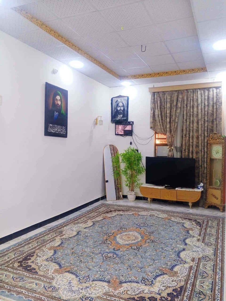 السلام عليكم 
100 م للبيع 
مجمع بيتي الثاني سند حر 
بناء درجه اولى صب كونكريت
السعر ب65 مع المجال 
الاستفسار أكثر اتصل او واتساب
***********
