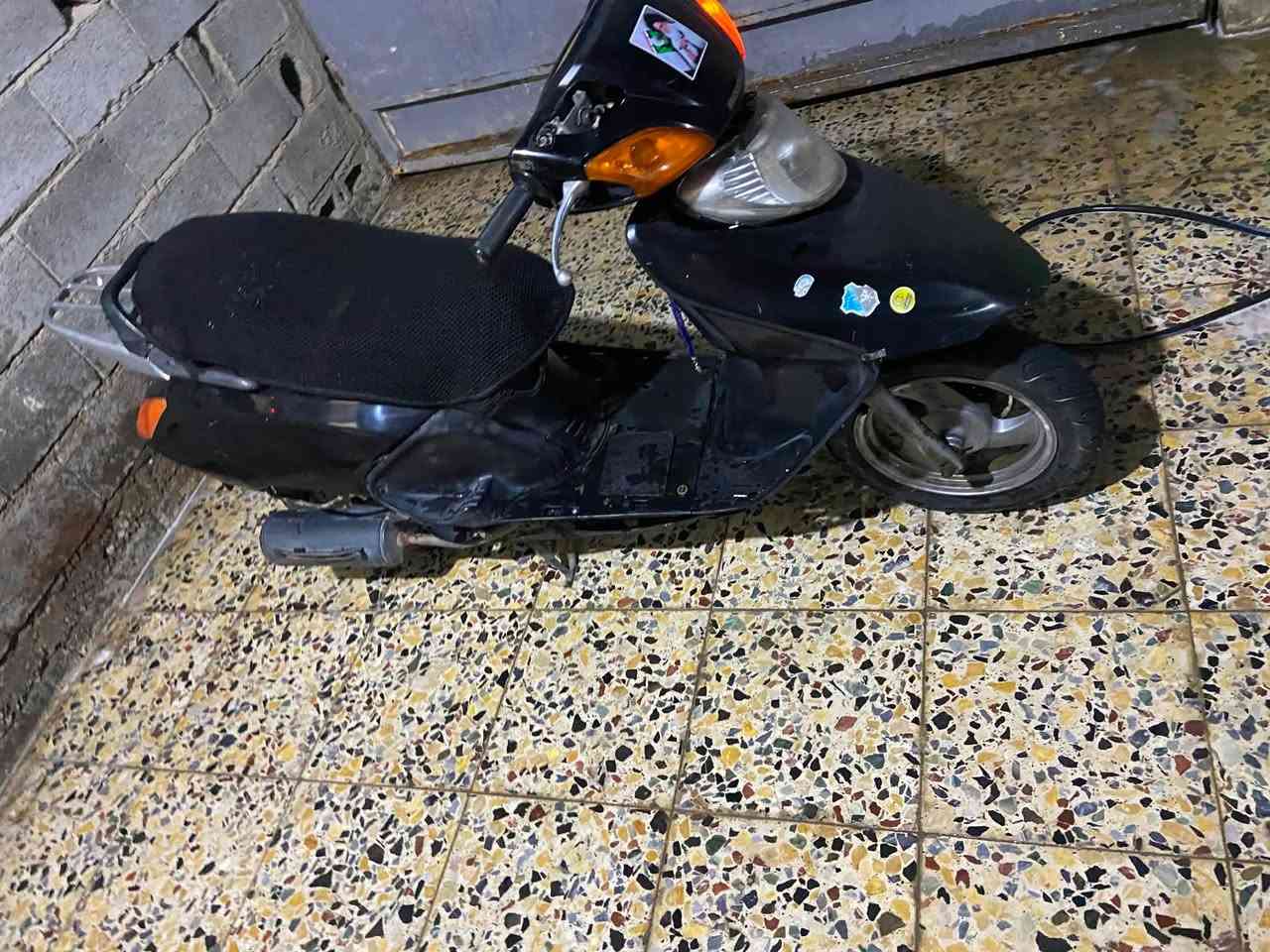 سلام عليكم دراجة سبيسي للبيع نضيفه نقصها بس كهربائيات مابيها ولكڤرات مابيهن درع مكاني بغداد الدورة ***********
