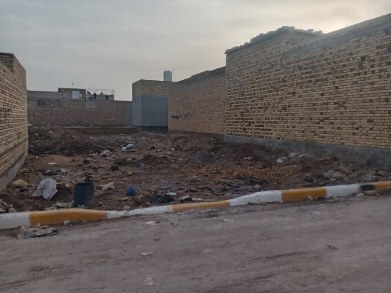 سلام عليكم قطعه للبيع مساحه 120 واجهة 10ونزال 12 متوفر ماء وكهرباء وتبليط جديد ومجاري العنوان ميسان سيد جميل شارع عشرين قرب اسواق ناي استفسار ***********
