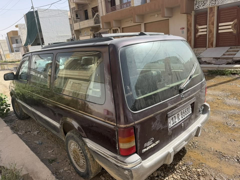 كلايزر موديل ١٩٩١ سبعه راكب محرك دوج ٣٣٠٠ كير جديد وصدر كلو شغال تايرات جديد سيارة كاملة باسمي وتحويل ثاني يوم مكاني موصل الجانب الايسر ***********
