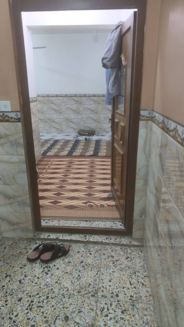 بيت للبيع دولان مستقل طابو صرف قرب جامع الحسن الجديده الرابعه قرب شارع حنون  المساحه ٨٨ متر طابقين استقبال وغرفتين ارضي وصحيات ومطبخ وغرفتين وصاله طابق ثاني بناء عكاده نظيف للتواصل مكتب ابو سيف الجبوري للوساطة العقارية ***********/***********
