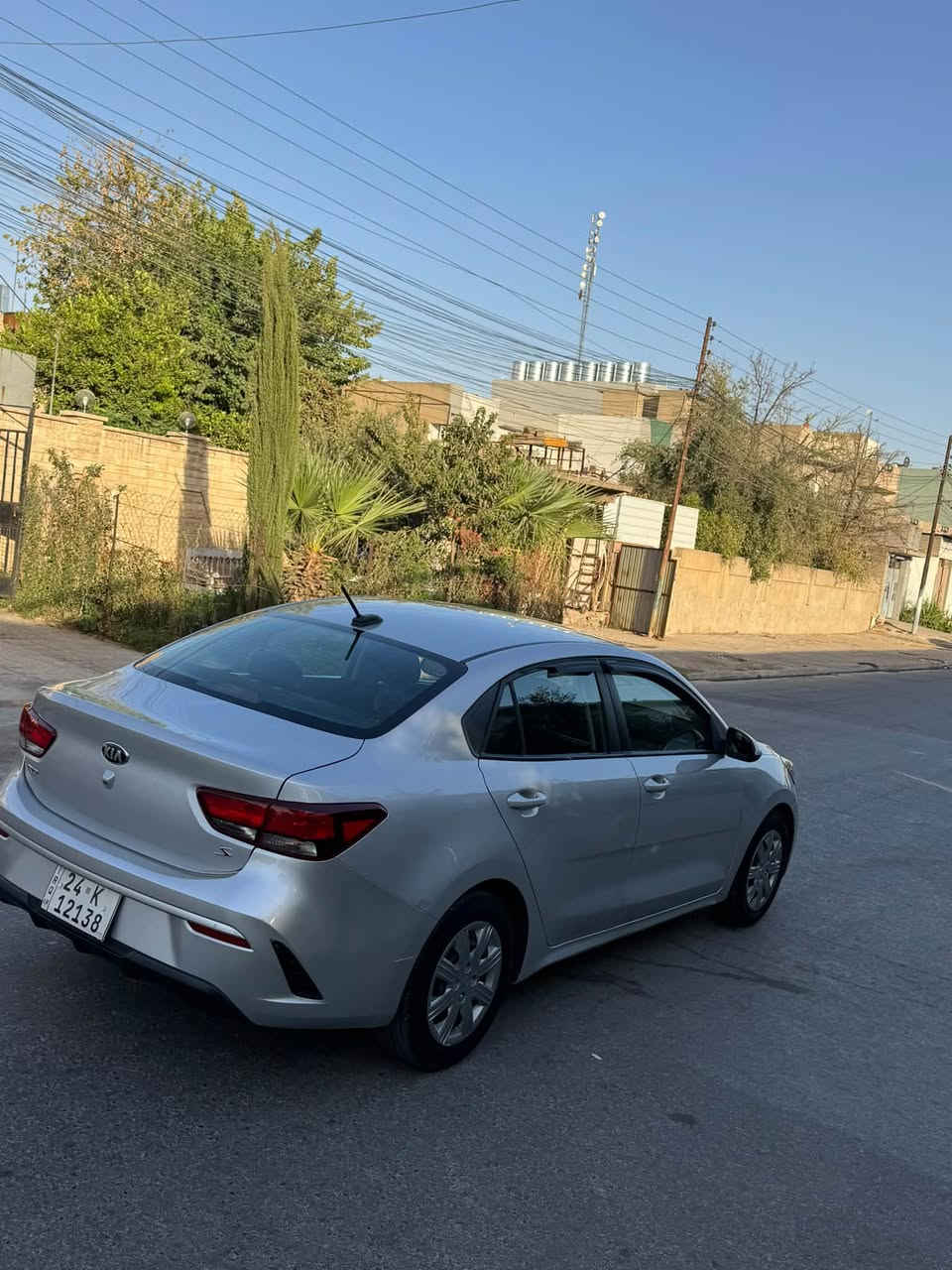 السلام عليكم كيا ريو 2021
بدون صبغ بيها مكانات بارد رقم مسطرة 
سيارة جاهزة تبريد شاشه كاربلاي كامرة 
كير تووماتيك  لون سلفر 
تبريد ثلج❄️ شرط الغرامات والتحويل 
كير محرك شرط🚫 
العنوان موصل حي المحاربين 
السعر 108 وبيها مجال بسيط

