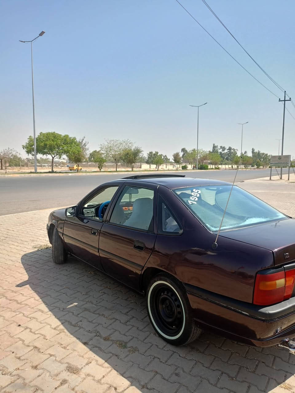 سلام عليكم سياره اوبل فكترا البيع مابيه اي عيب بدون ضرر صبغ بس جماليه موديل 1995مكينه 18دفتر بانزين شرط التحويل رقم جديد صدر جديد تايرات جدد كهربايات كله شغاله سعره 40 ورقه وبيه مجال  /#مكلف بنشر اتصل ع رقم ***********
