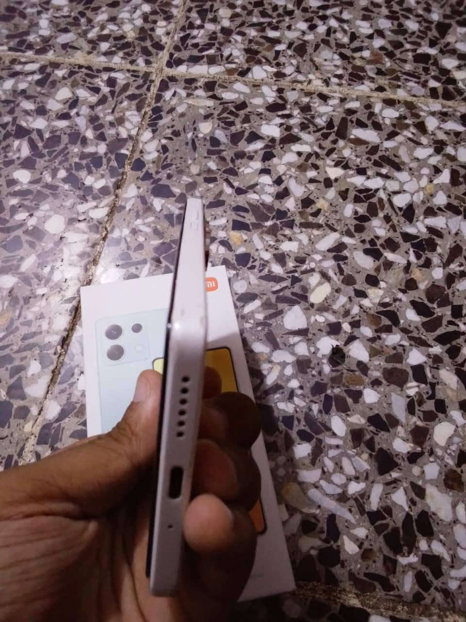 السلام عليكم جهاز للبيع Redmi note 13 5g جهاز بلادي كلشي شغال تجي تفحص وتاخذ سعره 225 مكاني بغداد مدينه الصدر

نص مكتوب في الصور:
- Xiaomi HyperOS 3.0.5.0 Redmi Note 13 5G اسم الجهاز التخزين ٢٥٣,٩ ج.ب/٢٥٦ ج.ب 3.0.5.0.VNQMIXM إصدار نظام التشغيل 15 AP3A.240905.015.A2 إصدار Android 2026-08-01 تحديث أمان نظام Android المواصفات والمعلومات التفصيلية
