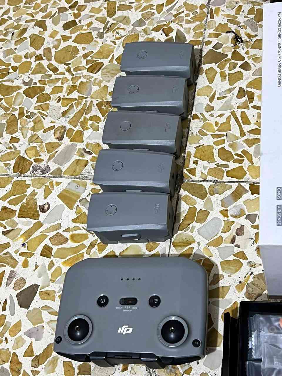 درون Air 2s • ٥ بطاريات • كامل الملحقات