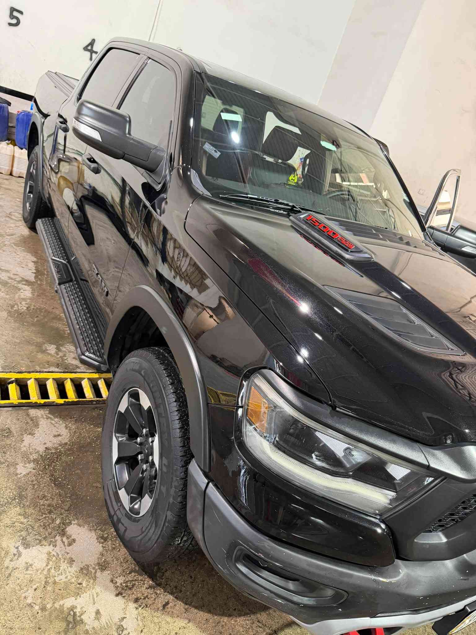 رام ريبل 2022
رام ريبل مع نضام ال etorque الكهرباء مساعد بتقليل صرف وزيادة عزم السيارة

     (رقم اربيل ) وسنويه تضليل 

الموديل : 2022

كلين تايتل وراد أمريكي بدون اي حادث او صبغ 

المحرك : V8 5.7L . 

المواصفات :

* كزوز سستم . 

* شاشة كبيرة (تسلا)

* نظام ملاحة GPS . 

* المصابيح الأمامية زنون .

* كشافات الضباب زنون . 

* المصابيح الأمامية LED .

* المصابيح الخلفية LED  مع رادار خلفي

* نقطة عمياء . 

* دخول ذكي (بصمة) . 

* تشغيل عن بعد .

* مقاعد رياضية من الجلد الفاخر خاصة لنسخة REBEL

* مقعد السائق كهربائي. 

* مقعد الراكب كهربائي. 

* كاربون فايبر . 

* تدفئة مقاعد . 

* تدفئة ستيرن . 

* المقاعد كهربائية .

* حساسات امامية

* حساسات خلفية . 

* كاميرا خلفية . 

* دوسات جانبية . 

نظام المحافظة على المسار

نظام بريك طوارء تلقائي 

نظام المساعدة على الركن

* مكيف خلفي .

* الويلات مع الاطارات مخصصة للطرق الوعرة .

* منظومة كاملة لقطر العربات . 

* المرايا الجانبية قابلة للطي كهربائيا .  

* الشباك الخلفي كهربائي .

* غطاء جلد للبودي الخلفي .

* إمكانية تعديل ارتفاع دواسات البنزين والبريك كهربائيا . 

* هاند بريك كهربائي . 

* نظام تشغيل واطفاء اوتوماتيك لتقليل صرف الوقود . 

* مرايا بخاصية التعتيم الذاتي . 

*قفل اكسل خلفي

*قفل اكسل امامي

الاستفسار ***********

سعر ٣٩٠$  وبيها شي بسيط للشراي
