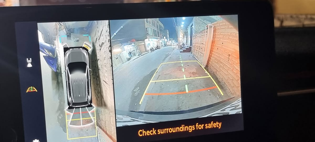 🚗 للبيع بدون مراوس  - تويوتا راف فور هايبرد  فول الفول   xse
‎لون رصاصي غير محدد 
موديل٢٣ 
ماشية ٥٠ الف كم 
🔹 المواصفات:
✅ محرك 2500 هايبرد
✅ لون توكلر 
✅ بصمة تشغيل + أبواب + صندوق
✅ شاشة حجم كبير
✅ كامره دوارة
✅ صندوق كهربائي
✅ تبريد قطعتين
✅ كشن سائق كهربائي
✅ تدفئة كشنات وستيرن
✅ رادار أمامي وخلفي + بالمرايا الجانبية
✅ مانع تصادم
✅ تحديد مسار
✅ مانع تزحلق
✅ هندبريك بصمة
✅ فور ويل
✅ بك لايت + إشارة أمامية LED
✅ مانع انحدار
✅ 3 أوضاع قيادة (نورمال - ايكو - سبورت)
✅ تبريد شاشة بيانو
✅ مثبت سرعة (أكروز)
✅ أوتو هولد
✅ تحكمات ستيرن جهتين
‏✅ ABS
✅ سياقة ذاتية
✅ 4 دسك
التفويله تمشيك من ٧٠٠ الى ٨٠٠ كم 
معدل الصرف ٥ لتر بالداخل  والخارج ٧ لتر لكل ١٠٠ كم 
الشاصي  يبدي بحرف J يعني صنع في اليابان 
 السعر   ٢٢٢ وبيه مجال هواي 
صور الحادث والسونار مرفقه بالمنشور 
📍 مكان السيارة بغداد الحرية 
السيارة بيها نواقص تخصم من سعر السيارة 

***********
