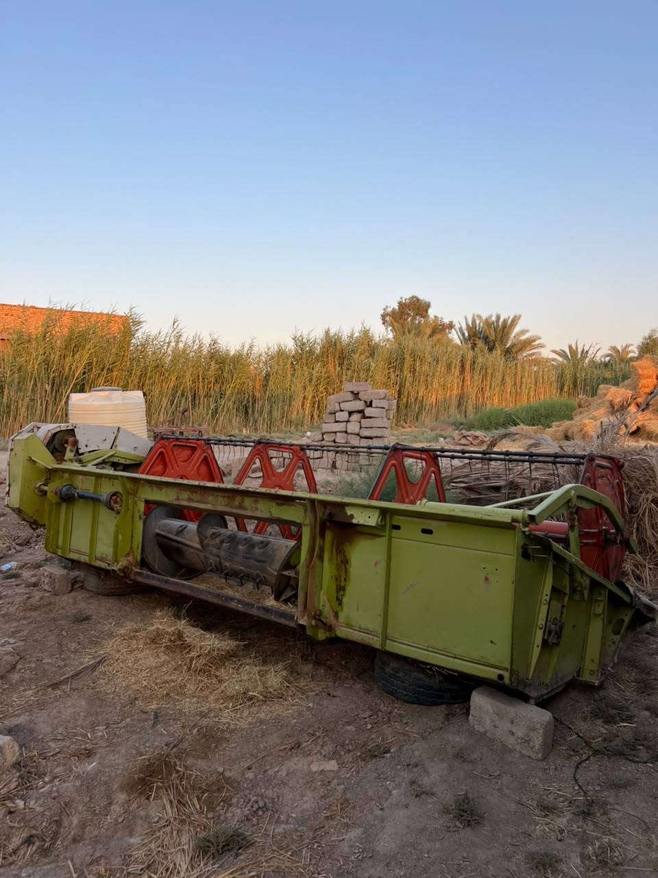 سلام عليكم
حاصده كلاص موديل 96 محرك.
 بيركز طرح كفاله عامه من لحيم وطك 
تاير 30 نضيف وخلفي 18 
بليت  موجود لاخياس ولا طك. 
توجد وياه تحويره 82 شرط نضافه 
سعر المكينه  15 مليون 
تحويره 6 مليون 
استفسار انتصل او واتساب 
***********
