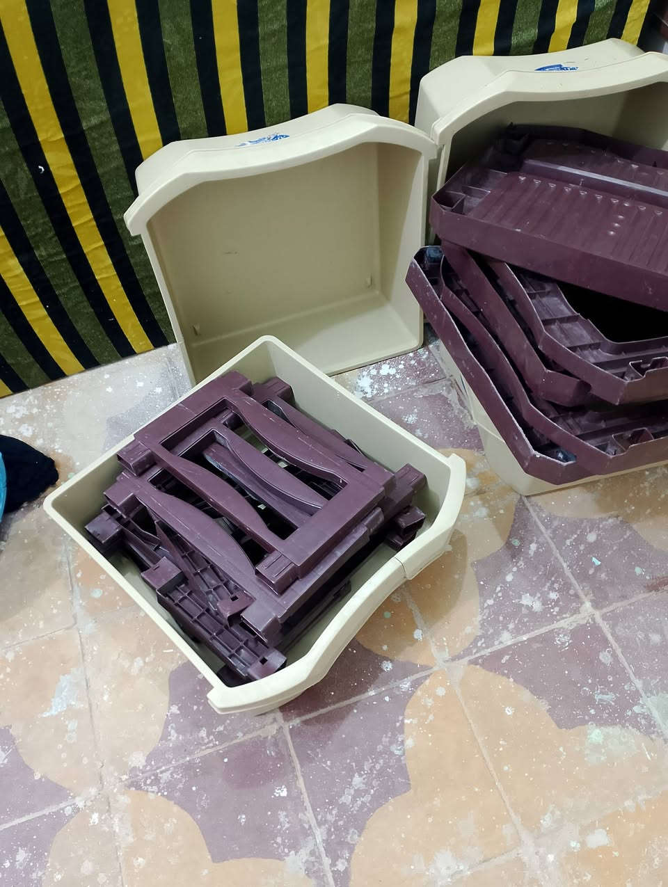 للبيع ميز جرارات وميز صغير

