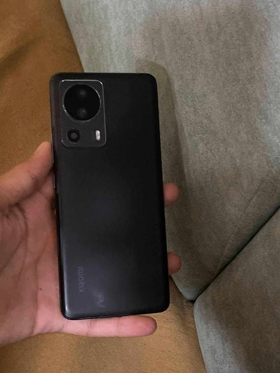 شاومي 13لايت ذاكرة 256 معالج Snapdragon 7 اقوة معالج بي جهاز معروف مواصفاتة سعرة 180. دينباع 200وفوك  شخوط خفيفة بضهر وبس يرهم مراوس اي جهاز مو مشكلة حسب لاقناعة مكان بغداد غزالية  +شاشة منحية وبصمة بل شاشة

