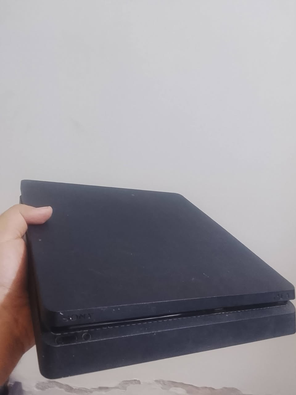 🎮 للبيع PS4 نظيف جداً وبحالة ممتازة 🔥

للبيع جهاز سوني بلايستيشن 4 – أسود
💾 سعة 500GB
🔢 موديل CUH-2200A B01

✨ الجهاز نظيف كلش
❌ غير مهكر
❌ ما مفتوح نهائياً
❌ ما مصلّح ولا متعمّر
🎮 وياه يد أصلية وحدة

🎯 الألعاب:
⚽ FC 26
⚽ FIFA 22
⚽ FC 24
🤖 ديترويت: بيكَم هيومن

💰 السعر: 275 ألف دينار
📍 بغداد – التاجي

📞 للتواصل: *********** وتساب
