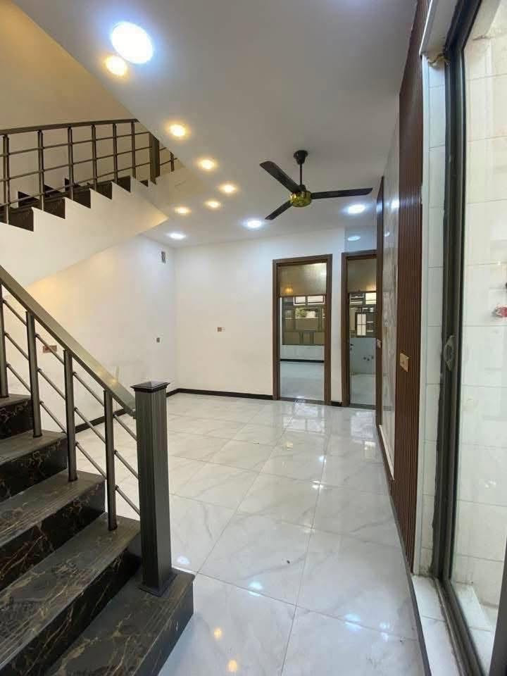 دار إلى الايجار المساحة 100 متر يتكون من 3 غرف نوم + صاله + استقبال + مطبخ + صحيات 🏠 العنوان بغداد الدوره مدخل البوعيثه مجمع السلطان الأول قرب المدارس السعر 💵 (550) قفل الاستفسار 📲 ( *********** )
