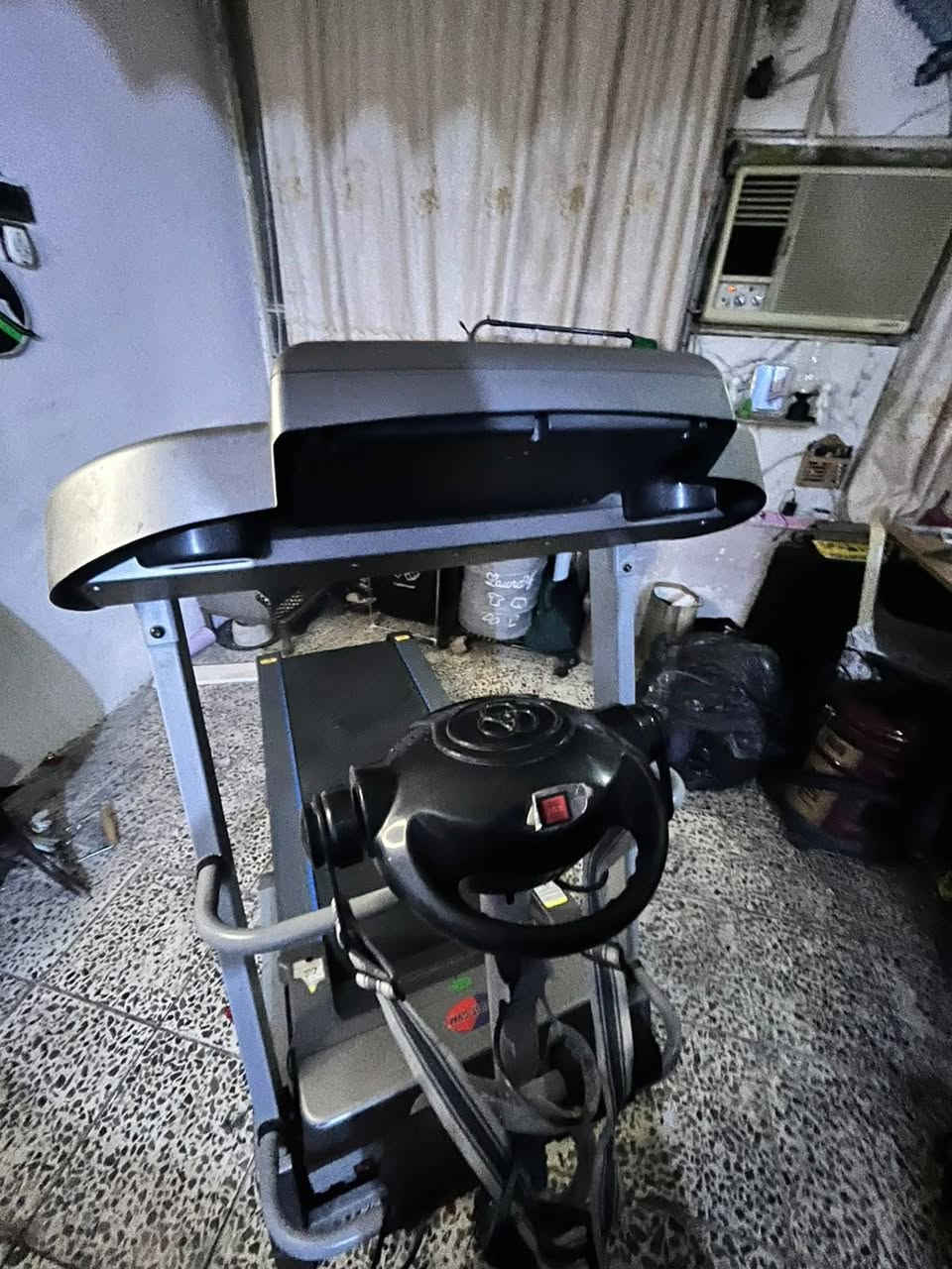 للبيع جهاز مشي كهربائي House Gym بحالة ممتازة جدًا،
الجهاز مستخدم مرتين فقط وبعدها انترك وما صار عليه استخدام.

الجهاز مناسب للبيت والرياضة اليومية، وتصميمه قوي ومرتب، وحالته حسب الصور نظيفة وشبه جديدة.
💰 السعر: 300 ألف دينار فقط
📍 الجهاز موجود في بغداد
📞  ***********
البيع بسبب عدم الاستخدام، مو بسبب عطل.
اللي يريد جهاز نظيف وشبه جديد ويوفر على نفسه سعر الجديد، يتفضل يتصل.
