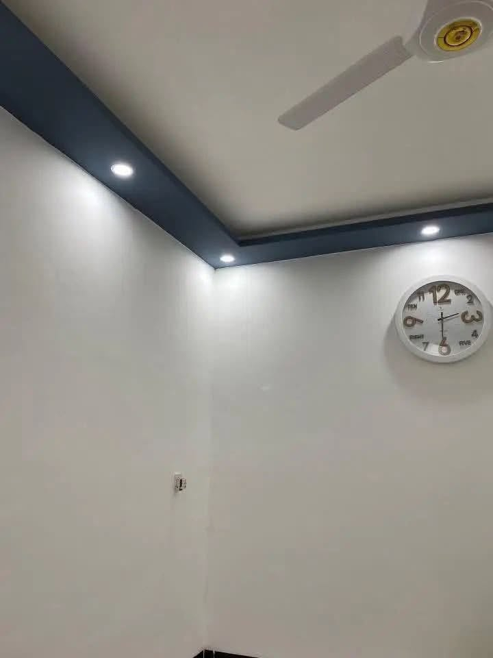 دار للبيع 🏡

المكان / قادسيه حي الشهداء شارع 30م ع حديقه 
امام الدار حديقه عامه 
المساحه /   150م وجه 7.5 م ونزال 20 م
طابقين 
بناء حديث فوول ترتيب شغل مهندسين 
اربع غرف نوم واستقبال وصاله وسطيه ومطبخ 
حمامات داخليه وخارجيه 
السعر 150 مليون قابل للتفاوض 
للتواصل عام *********** او ***********
ملاحظه / التفاوض حصوا مع صاحب الدار

نص مكتوب في الصور:
- 19
- LTE
- ٧:٥٣
- Barron
- اليوم 1:55 م
- مراسلة Barron...