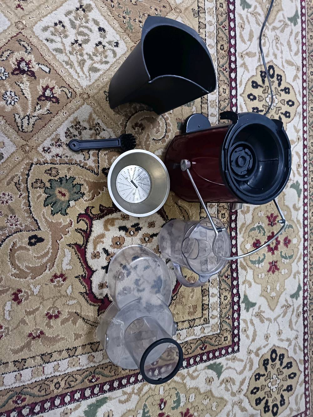 معصاره للبيع بسعر ٢٠ 
  
 الف وبي مجال بسيط   استعمال قليل مع فرشه التنضيف و دولكه  تعصر.. جزر.. تفاح... رمان... برتقال.. وغيرها.... ملاحظه.. بيها جزء مكسور في القبق لكن تم لصقه.. للتواصل واتساب ***********