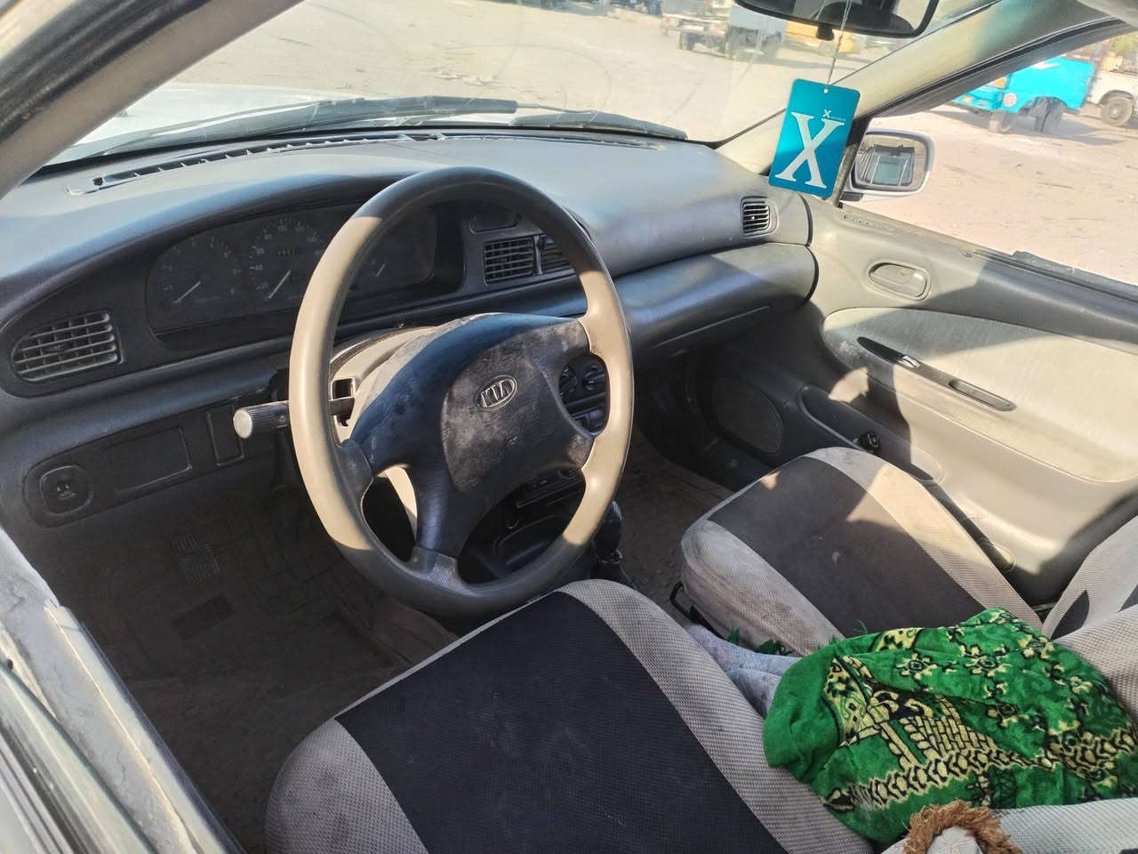 للبيع كيا سيفيا بها حادث من وره ابيعها على حادثها  موديل ٩٥ مكينه كير تبريد صدر تاير كلها نضاف رقم بغداد جديد تحويل مباشر مكان السياره ابو غريب السعر ٢٥ وبيها مجال قليل رقم بي واتساب ***********
