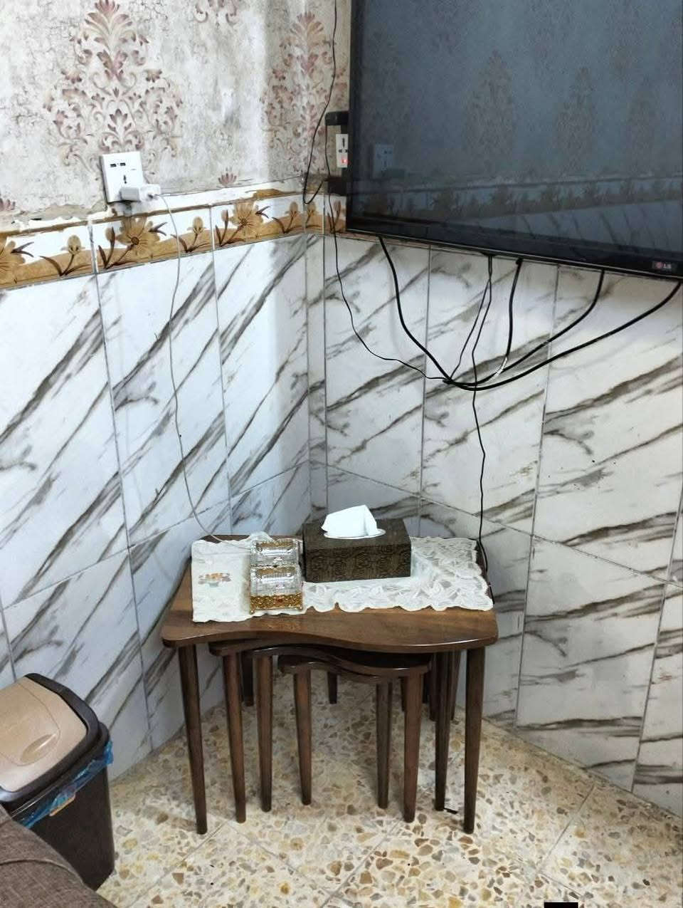 مشتمل ٣٧بل سند واقع الحال ٤٠العنوان الشعب مقابل مطعم حجي عادل ٣فرع ع يسره شارع العريض يحتوي ع غرفه واستقبال وخدمات طابق ٢غرفتين نوم وطابق ثالث غرفه سنوديج وسطح للبيع السعر ١١٥لل ستفستار ***********
