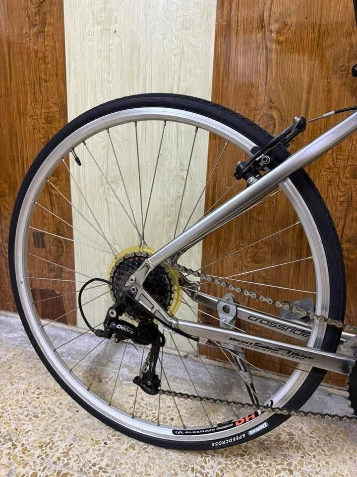 بايسكل Specialized الأمريكي 🇺🇲 للبيع 
المواصفات:
الحجم 28 قياس الفريم 49 cm 

الفريم المنيوم 

سستم شيمانو

المكينه الخلفيه Shimano Deore 

8سرع خلفيه 3 امامية

الشفترات Alivo

بريكات فحمات(سهلة وسريعه الصيانه)

تايرات ALEXRIMS بلادي 

دبل امامي تحكم قفل فتح 

الملحقات( هورن+لايت+فيدرالية خلفيه)

للتواصل واتس اب *********** السعر 260 وغير قابل للتفاوض
