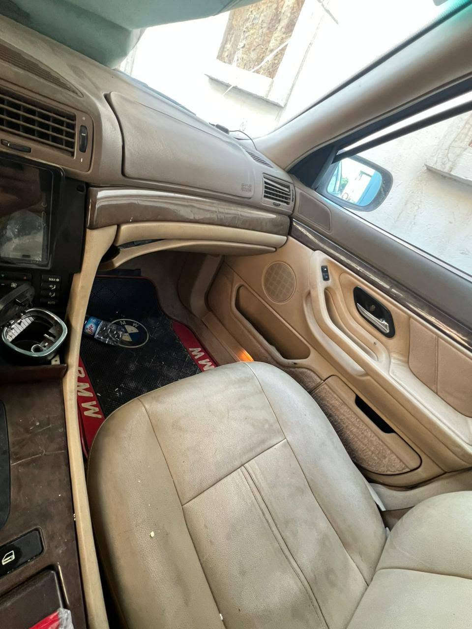 السلام عليكم ورحمة الله وبركاتة من رخصة الادمن
سيارة بي ام خفاش 

موديل 95 وارد يابان حجم السياره 730

رقم السياره انگليزي ب اسمي تحويل ثاني يوم

سيارة تبريد خير من الله 

صدرها الامامي والخلفي 80% نظيف 

سيارة مصبوغه للجمالية 

كهربائياتها شغاله 

محركها خير من الله 

كيرها خير من الله 

نواقص السيارة: اذان الگير صونده الباور الجامات مبدلين مكاين بس ميشتغلن 

عنوان السياره: بغداد الفحامه قرب الجزيره السياحيه 

رقم صاحب السياره ***********

 

سعر السيارة 70 ورقه وبيها مجال 

رجاءا لحد يكسر بالسعر لاجراء عمليه 

بدون مراوس
