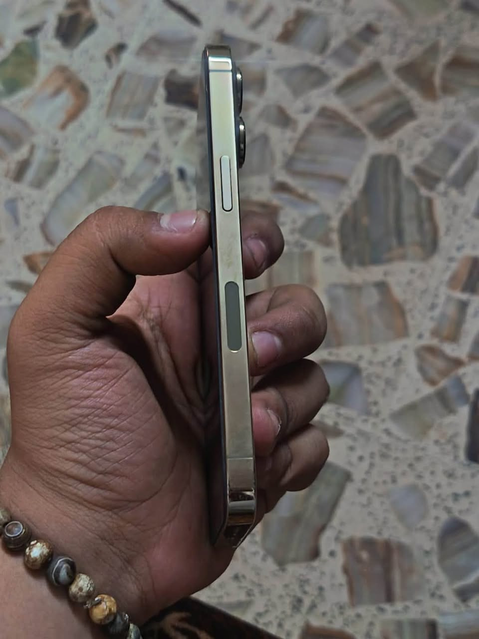 📱🔥 للبيع iPhone 13 Pro 🔥📱

💾 الذاكرة: 256GB
🔋 البطارية: 91% — جانت 93% ونزلت بسبب التحديث ⚙️
✨ اللون: ذهبي مميز جدًا 🟡
📸 الكاميرات: كسر بسيط وصغير بالكلاس مال الكامرة الثالثة، بدون أي تأثير على التصوير نهائيًا ✅
🧼 الشاصي: نضافة 100% 💯
📍 المكان: بغداد – الزعفرانية
💰 السعر: 525 وبي مجال للطيبين 🤝

📞 للتواصل: ***********

⚠️ ملاحظة: ما عجبك السعر؟ اعبر المنشور ولا تعلّق 🙏🙂
