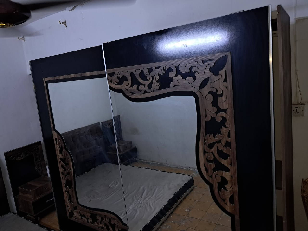 للبيع مستعجل علابيعتهه 300 مابيهه جربايه الغرفه ماخذهه ٩٠٠ الشراي ***********
