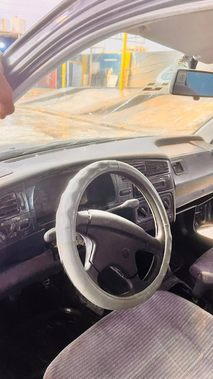السلام عليكم 
گولڤ 94 
كشر مقبول بيه صوت يطغ 
سياره فحص راعيه موجود 
سياره تمشي مابيه شي 
سعر16 وبيه مجال 
استفسار ***********
