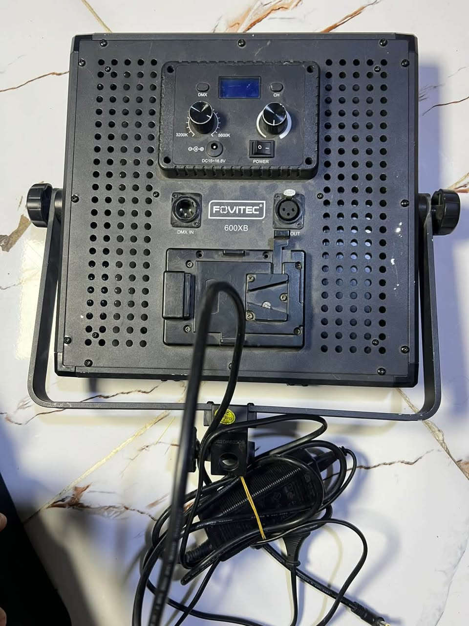 � للبيع إضاءات تصوير احترافية LED
مجموعة إضاءات للتصوير والاستوديو، ماركات NEEWER و FOVITEC، مناسبة لتصوير الفيديو، المنتجات، الإعلانات وصناعة المحتوى.

الإضاءات مستعملة ونظيفة، وياها الشنط والمحولات والملحقات الظاهرة بالصور.
من ضمنها إضاءة Bi-Color 3200K–5600K مع تحكم بقوة ودرجة الإضاءة.

✅ شغل مرتب وإضاءة قوية
✅ مناسبة للاستوديو والمصورين
للاستفسار الاتصال على الرقم 
***********
سعر مناسب سبب البيع التطوير 
يوجد توصيل جميع المحافضات 
مصطفى عبدالرحمن
