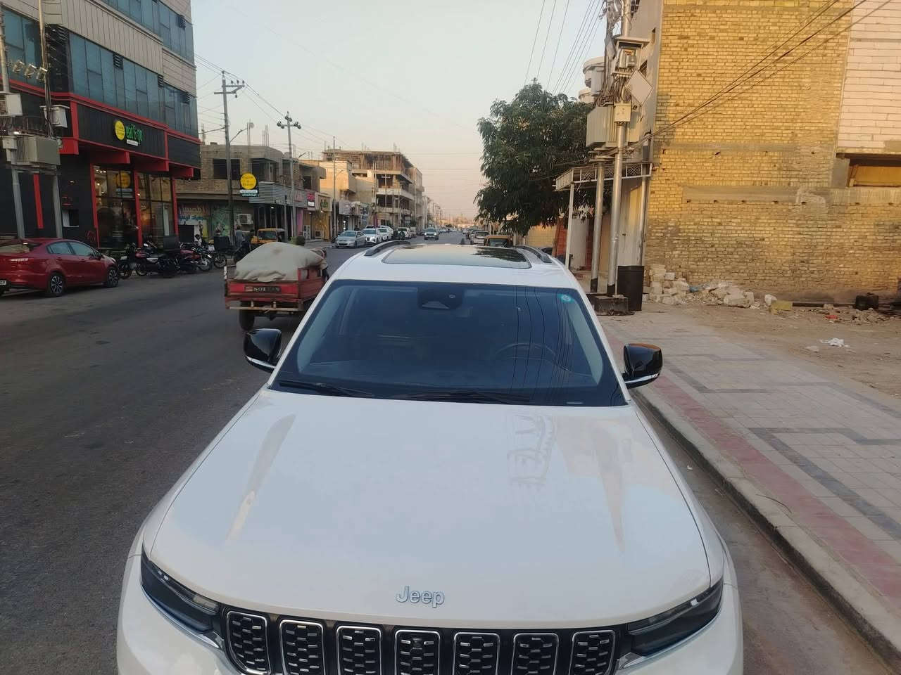 جيب لاريدو موديل 23 فول مواصفات 7 راكب كشنات منفصل سياحي جلد كامرات جانبيه حساسات خلفيفه اماميه رادار كامرات ع كشنات تتحكم صندوك كهرباء بنو راما وبعد هوايه مواصفات الي جانيه يعرفه السعر 310 حادثها جاملغ وبنيد السياره بالعماره *********** مراوس اونقد الي موشراي لايتصل

