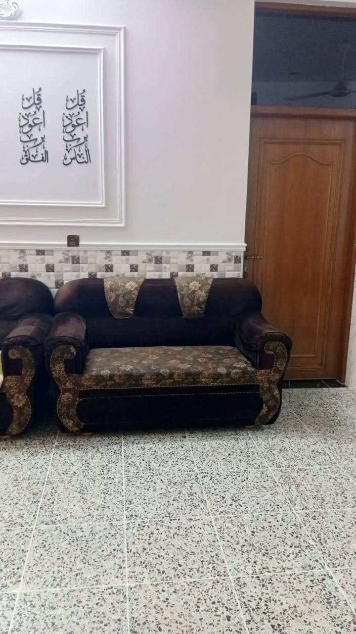 السلام عليكم 
ديوان 10 مقاعد للبيع مكان بغداد جسر ديالى الجديد كرغوليه قرب مدرسة المسار السعر 110 بي مجال 
***********
