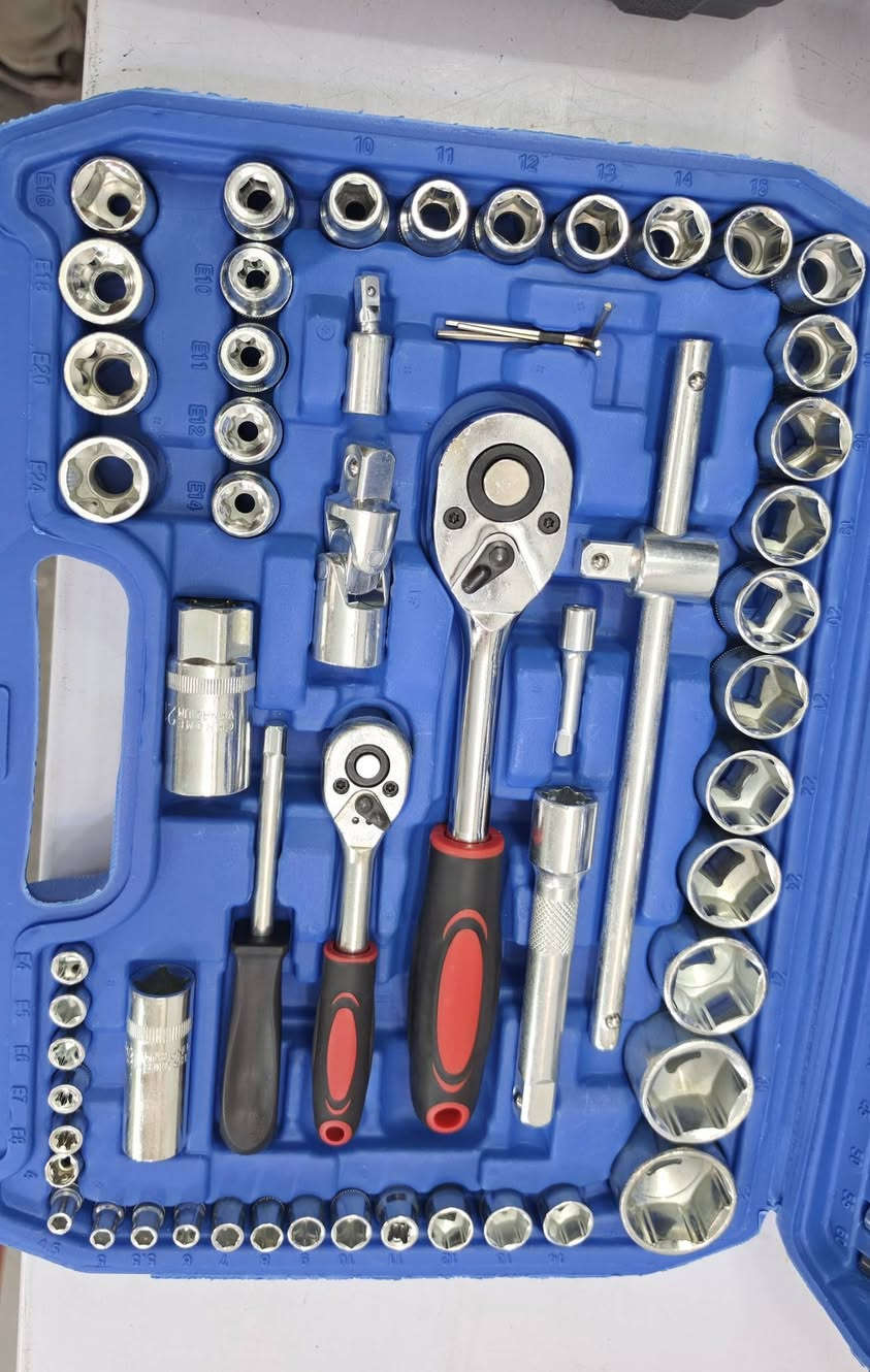 سيت عدة 108 قطعة كلشي موجود بيه السعر 30 مع التوصيل ***********

نص مكتوب في الصور:
- TOOLS PROFESSIONAL TOOLS 108 PCS طقم مفتاح بوكس كامل 108 قطعة كل اللي تحتاجه في طقم واحد جودة عالية ومتانة طويلة مناسب لجميع أعمال الصيانة والإصلاح مقاسات متنوعة تغطي معظم الإستخدامات شنطة بلاستيكية قوية وسهلة الحمل مناسب للورشة، للبيت، وللسيارات مقاسات متعددة من البوكسات مفتاح راتشيت عالي الجودة إطارات ومفاصل تمديد مفكات ومجموعة بتات مختلفة شنطة متينة وعملية المحتويات 108 قطعة 13-1/4" DR. 6PT. REG SOCKETS:5.4, 4.5,5.5,5,6,6.5,7, 8, 9, 10, 11, 12, 13,14mm 8-1/4" DR. 6PT. DEEP SOCKETS:6.7, 8, 9, 10, 11, 12, 13mm 5-1/2" DR. STAR REG. SOCKETS: E4, E 5, E6, E7, E8 3-1/4" DR. BIT SOCKETS: P0, P1, P2, P3 2-1/4" DR. BIT SOCKETS: PH1, PH2 2-1/4" DR. BIT SOCKETS: PZ1, PZ2 4-1/4" DR. BIT SOCKETS: HW 3, 4, 5, 6mm 7-1/4" DR. BIT SOCKETS: TX8, 10, 15, 20, 25, 27, 30 1-1/4" DR. RATCHET HANDLE 1-1/4" DR. EXTENSION BAR 4" 1-1/4" DR. SLIDING T BAR 1-1/4" DR. UNIVERSAL JOINT 3-1/4" DR. SPINNER HANDLE 17-1/2" R. 6PT. REG. SOCKETS: 10, 11, 12, 13, 14, 15, 16, 17, 18, 19, 20, 21, 22,24, 27, 30,32mm 5-1/2" DR. 6PT. DEEP SOCKETS: 14, 15, 17, 19, 22mm 2-1/4" DR. STAR REG. SOCKETS: E10, E11, E12, E14, E16, E18, E20, E24 1-1/2" DR. RATCHET HANDLE 2-1/2" DR. EXTENSION BAR 5"-10" 2-1/2" DR. SPARK PLUG SOCKETS 16-21mm 1-1/2" DR. UNIVERSAL JOINT 1-1/2" DR. 6mm HEXAGON BIT COUPLER 1-3/8" FX1/2" M & W/. ADAPTER 4-1/1"HEK KEY WRENCH 1.27-1.5-2-2.5mm 3-8mm BIT FD3-10-12mm 2-8mm BIT PH3-PH4 2-8mm BIT PZ3-PZ4 5-8mm BIT HW7-8-10-12-14mm 5-8mm BIT TX40-45-50-55-60 توصيل سريع لجميع المحافظات ضمان الجودة على جميع القطع أفضل سعر في السوق أداة احترافية للمحترفين والهواة