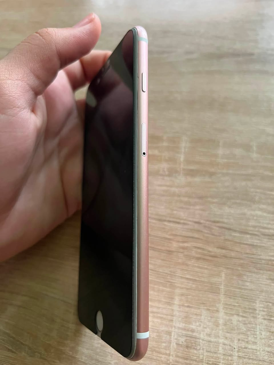 السلام عليكم 
ايفون 7 بلاص
ذاكره 128
بطاريه 100🔋
جهاز مبدل فقط بطاريه 
نضافه 90%
مكاني سامراء
سعر 95
هـ ***********
