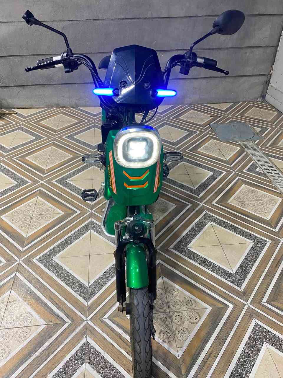 باسكل شحن نضيف مابيه اي نقص بطاريات بحاله جيده للبيع 250 اذا شراي اتصل شاحنته الاصليه وياه بصمه عدد 2 🔑 2 تشغيل وبقية المفاتيح مال كفرات هم موجوده
***********
