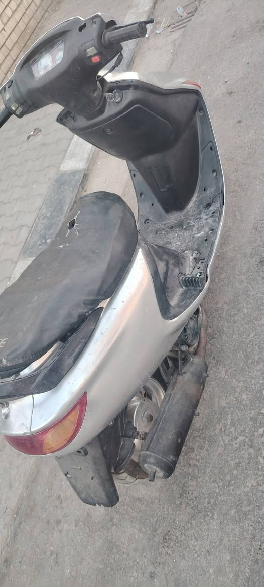 فراشه نثيه ب300 الف وبيها مجال قليل نقص باتري دراجه كلشي شغال بيها كهربائيات كله شغاله
دراجه نعومه فول مفتوحه اول مره مبدل بوشه وبستم. داجه كلش حلوه وناعمه .مال جناي
شراي اتصل مامتواجد على الفيس. 
***********
العنوان النجف حي العسكري كبل مقابل اسواق بركات الزهراء للجمله.
