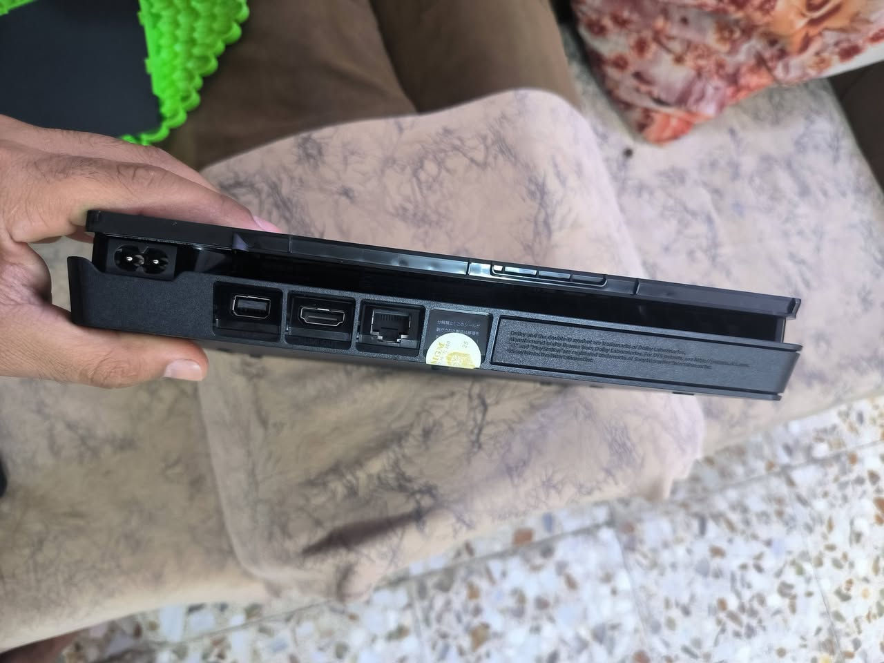 السلام عليكم
Ps4 slim نص تيرا مهكر نظام١١.٠٠
كامل مكمل نظافة ١٠٠ بالمية 
وياه كيبلاته والكارتون 
والجوستك الاصلي 
يتهكر عن طريق القطعة والمتصفح 
ما يحتاج ايشي شغل والعب 
وياه مبرد هوائي 
لا يحمه ولا شي جهاز فول نظاقة
مكاني بغداد الحسينية 
***********
السعر ٢٧٥ وبية مجال حك الجية
