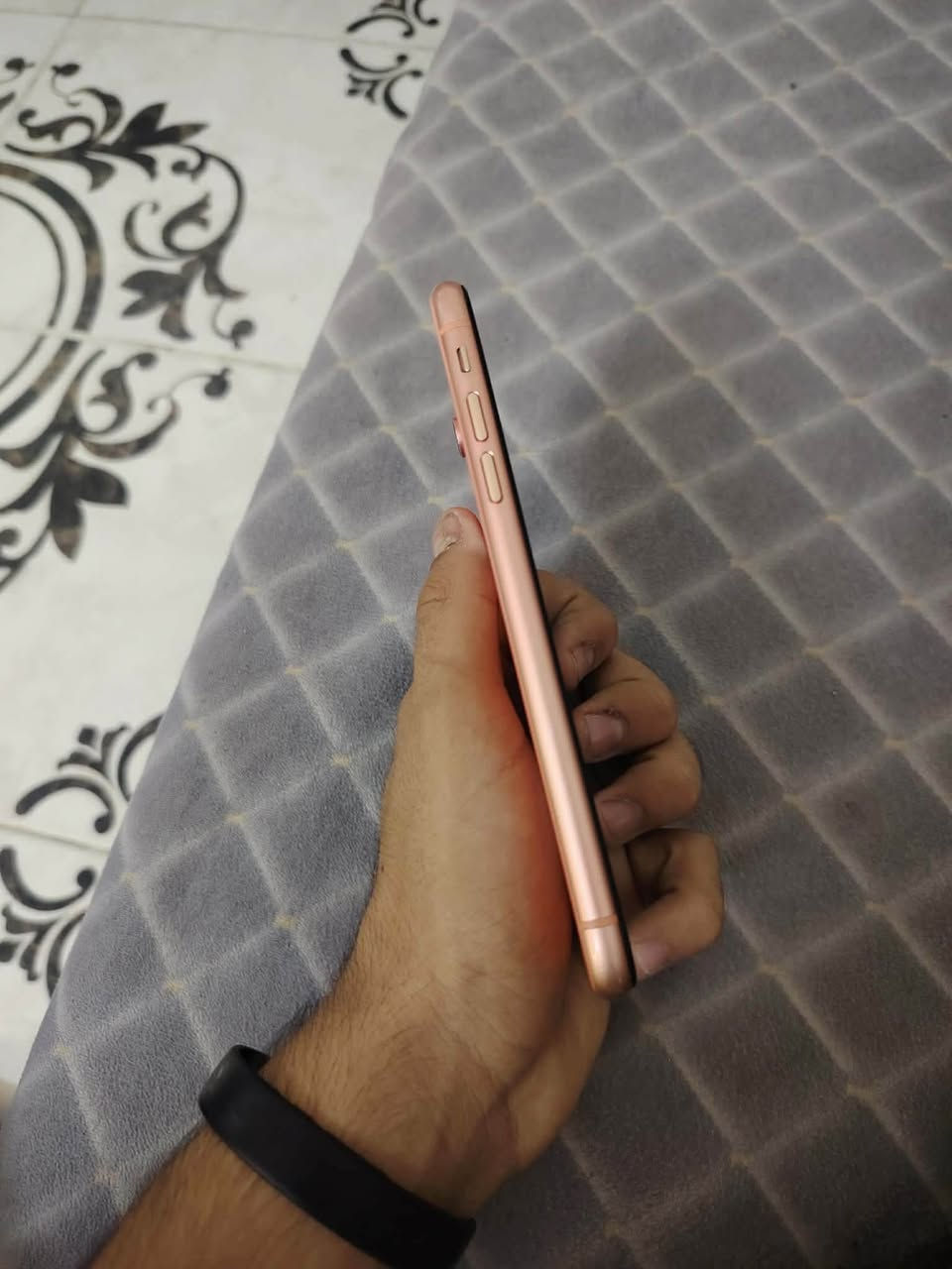 السلام عليكم ايفون Xr  بطاريه ٧٥ بلادي مبايل أي عيب مابي  فقط فطر بل شاشه وممئاثر بلادي ذاكره 64 كيكه فيس إيدي شغال سعر 170 وبي مجال قليل مو شراي لأتعبني  رقمي ***********
