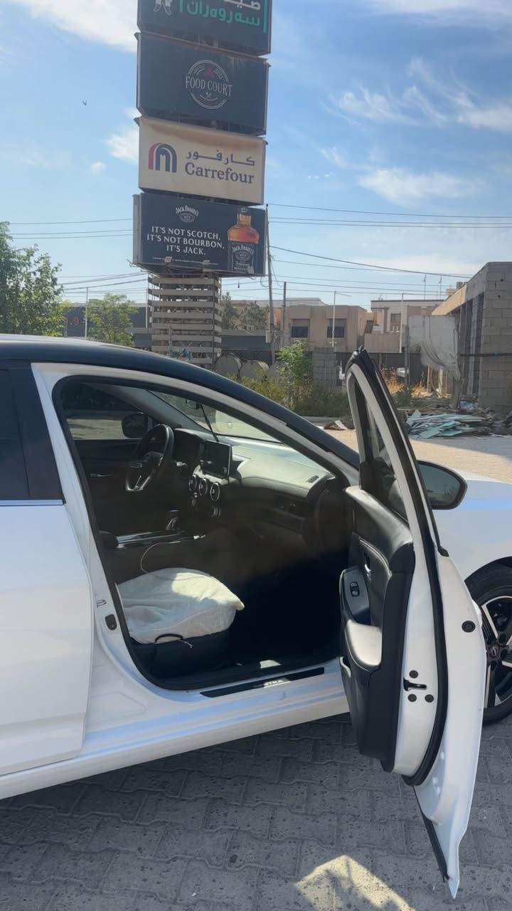Nissan Sentra SV 2025 
3N1AB8CV0SY254971 
سێنترا. SV2025.  
پێش و پشت کەپس 
بێ داخل بێ ئێرباگ 
روبعی بۆنیتی سبوغە بێ ناوگرتن 
پێش و پشت رادار - راداری خەتی جادە 
گێر و مەکینە و ناوگرتن کارەبایات بەشەرت
ئێرباگ و شانسی رادار و بەردی گزۆز بەشەرت 
شوێن هەولێر 
***********
WhatsApp أربيل, العراق
