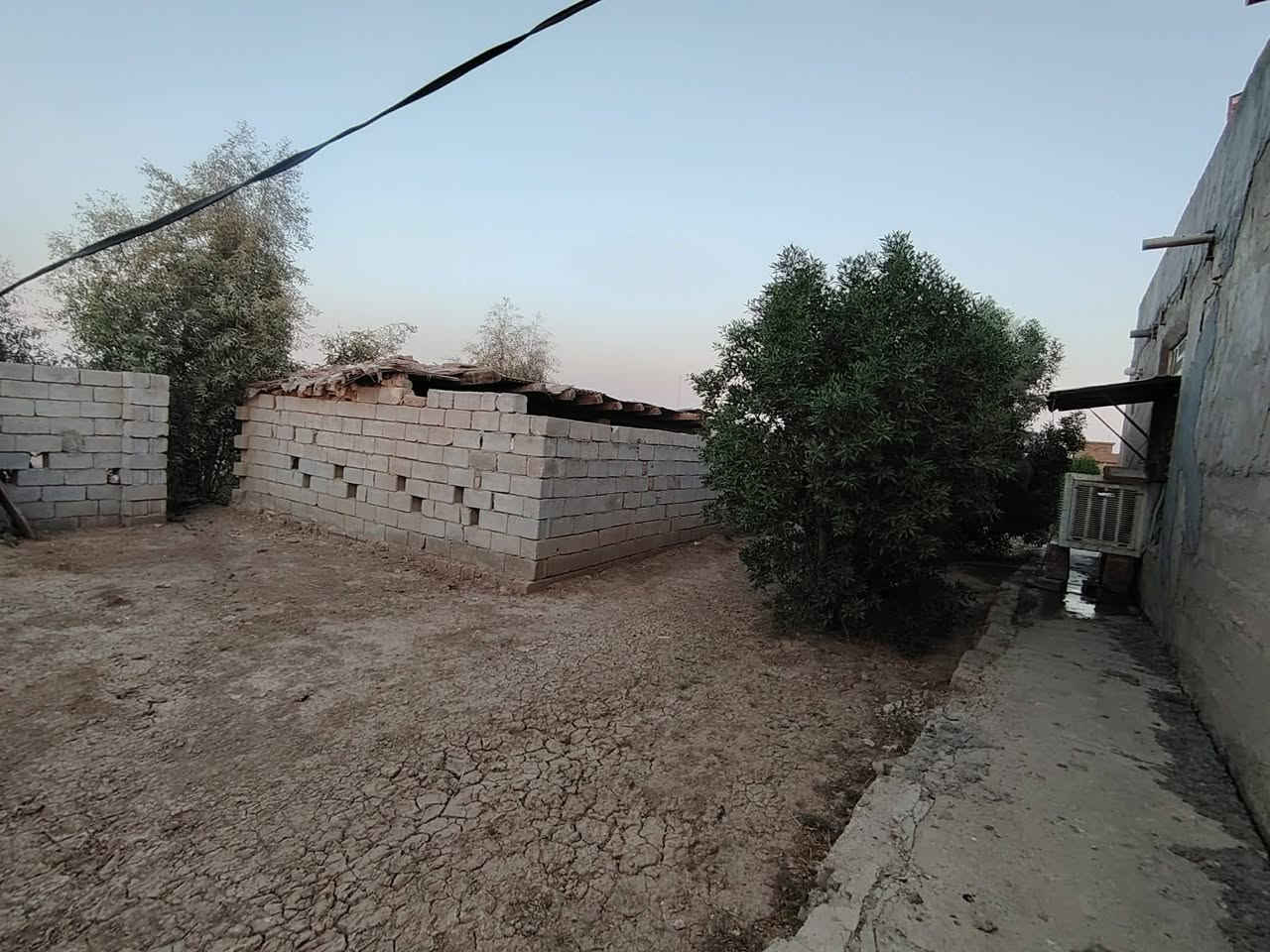 ارض زراعيه • ٤ دونم • قرب صيطرت الزنابره