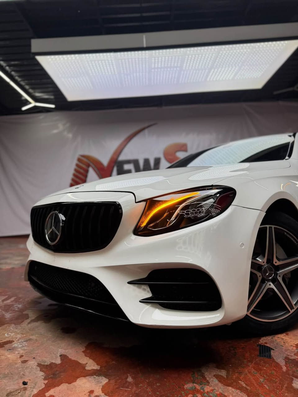 🚘 للبيع Mercedes-Benz E300 E-Class 2017

🔹 الممشى: 98 ألف مايل
🔹 اللون: — ابيض 
🔹 رقم اربيل 
🔹 الحالة: بدون حادث، بدون صبغ
🔹 فقط بارد بالجاملغ الخلفي والجاملغ الأمامي جدا بسيط 
✨ المواصفات:
• فتحة سلايت
• شاشة Widescreen
• نظام ملاحة
• مقاعد جلد
• تحكم بالمقود
• حساسات
• كاميرا خلفية 
• مرايا كهربائية
💰 السعر 25,500 دولار
📍 الموقع: بغداد
📱 للتواصل
*********** بغداد, العراق
