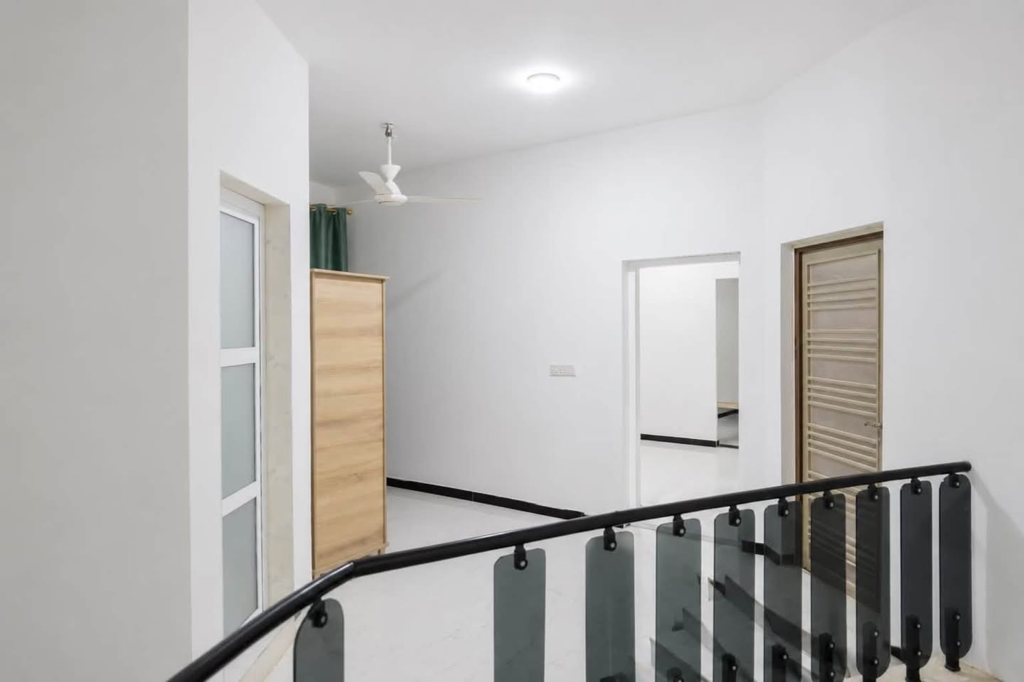 بيت للبيع مداور اسهم سند (٢٥) 

📍السماوه منطقة ام الذهب 

المساحه/ 110متر مربع

البناء/ كونكريت مسلح طابقين بناء حديث

البيت يتكون من :

غرف عدد(٢)
صاله 
استقبال 
مطبخ 
صحيات داخليه وخارجيه

البيت كله ديكورات✨ 

السعر (120) وبي مجال بسيط 

للاستفسار خاص او واتساب 
***********
***********

نص مكتوب في الصور:
- الصاله السماوه 📍 منطقه ام الذهب بيت زراعي سند (٢٥) مداور اسهم السعر (120)مليون وبي مجال بسيط للاستفسار اكثر خاص او واتساب *********** ***********