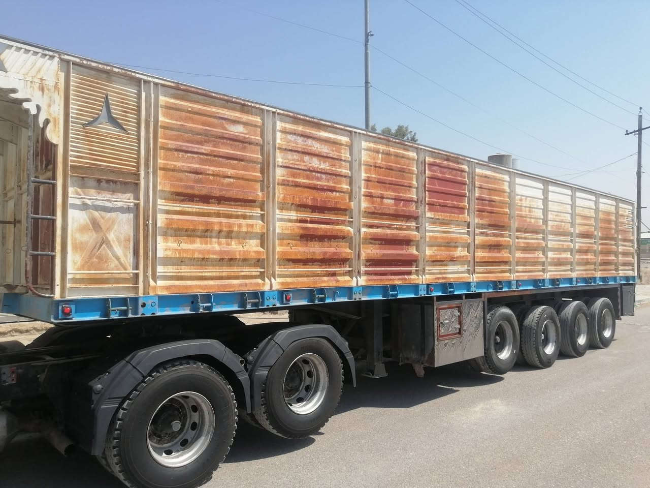 السلا عليكم سكانيا 113 للبيع
مثبته صهريج جيبي اس بعد مانافذ 
تريد كامله تريد بس الراس
طخم تايه
شرط التحويل
عربانه اربع محاور

***********
