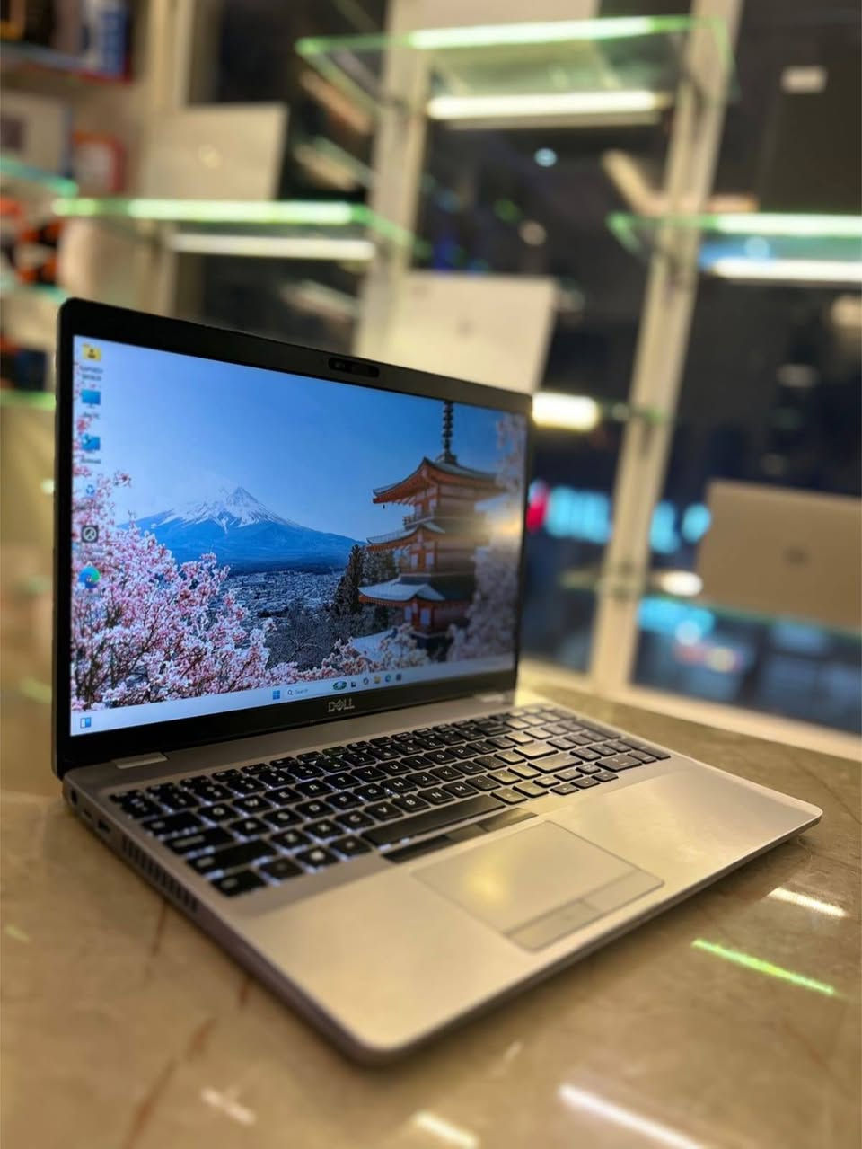5510 Dell latitude 
Cori7-10
معالج كوراي سفن جيل 10

رام 8 كيكا ددر4 قابل للتطوير
هارد 256 كيكا سسد ام تو قابل للتطوير

حجم 15.6 انج  
كرت شاشة انتل 4 كيكا

هدايا ماوس مع حقيبة لابتوب وماوس باد والشاحن الاصلي 

425,000  ( توصيل متوفر) 
واتساب  *********** 
عنوان بغداد الأمين الثانية

